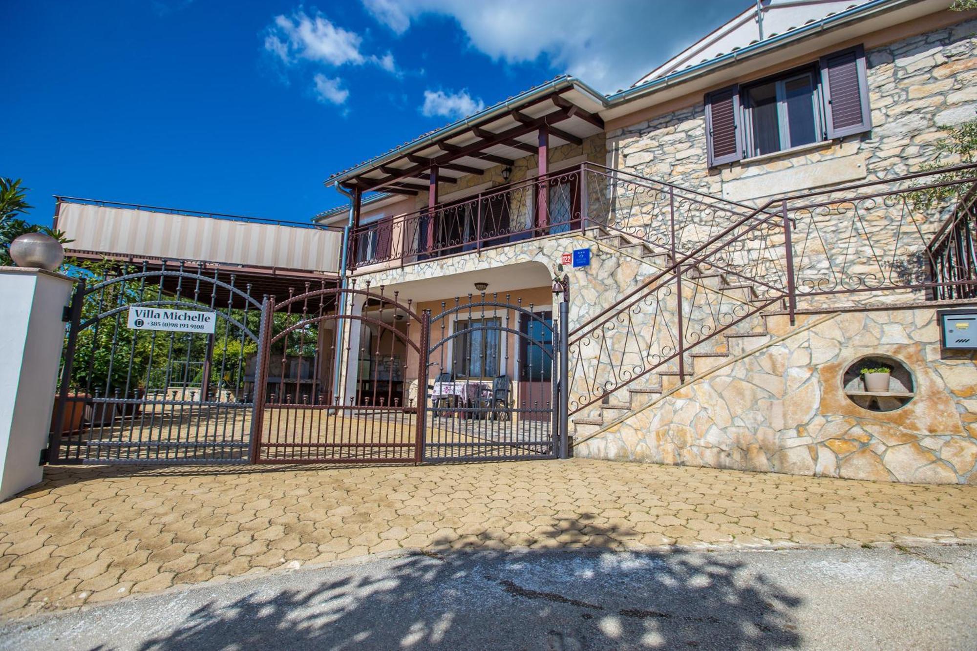 Villa Michelle Karojba Exteriér fotografie