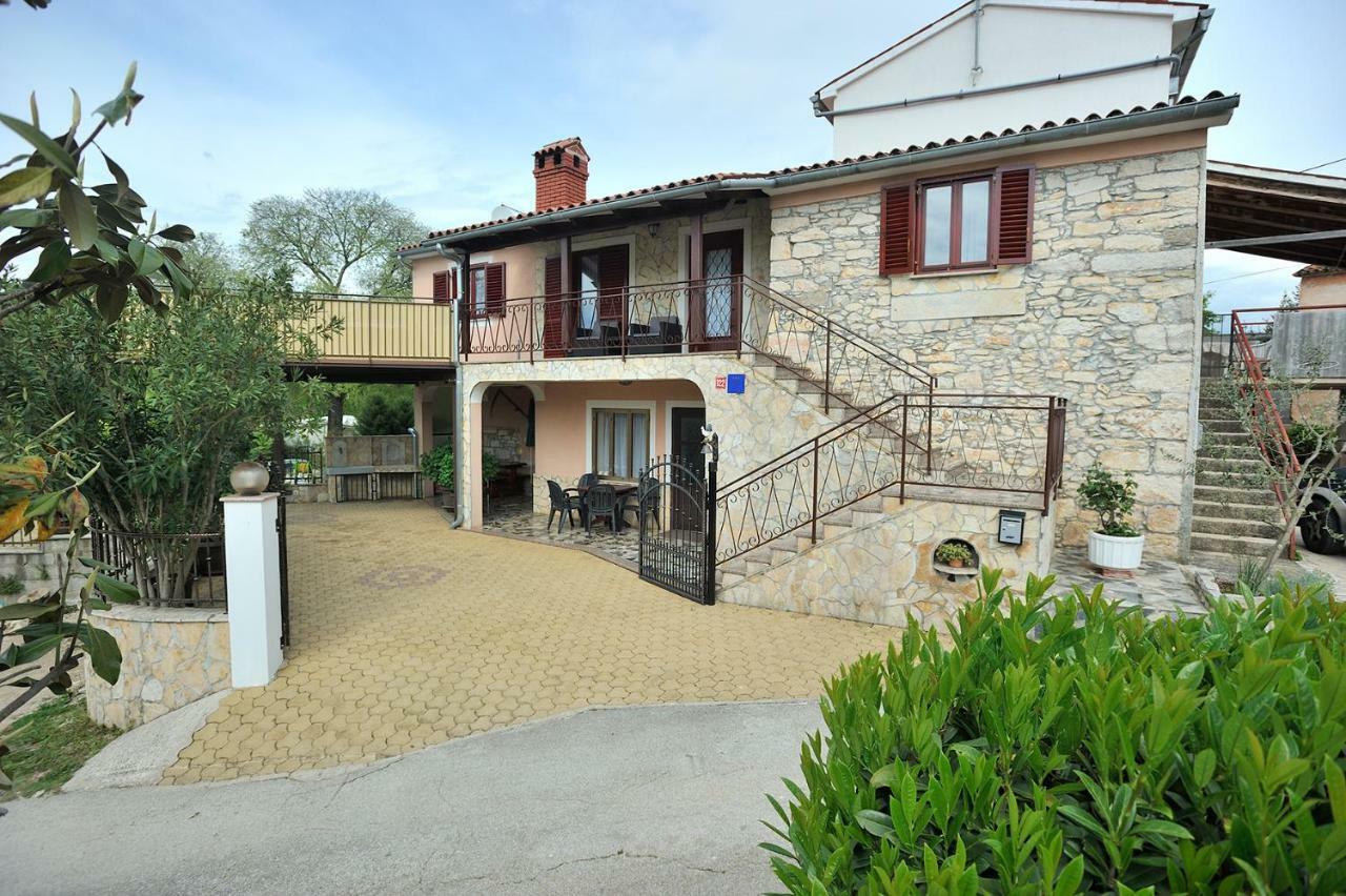 Villa Michelle Karojba Exteriér fotografie