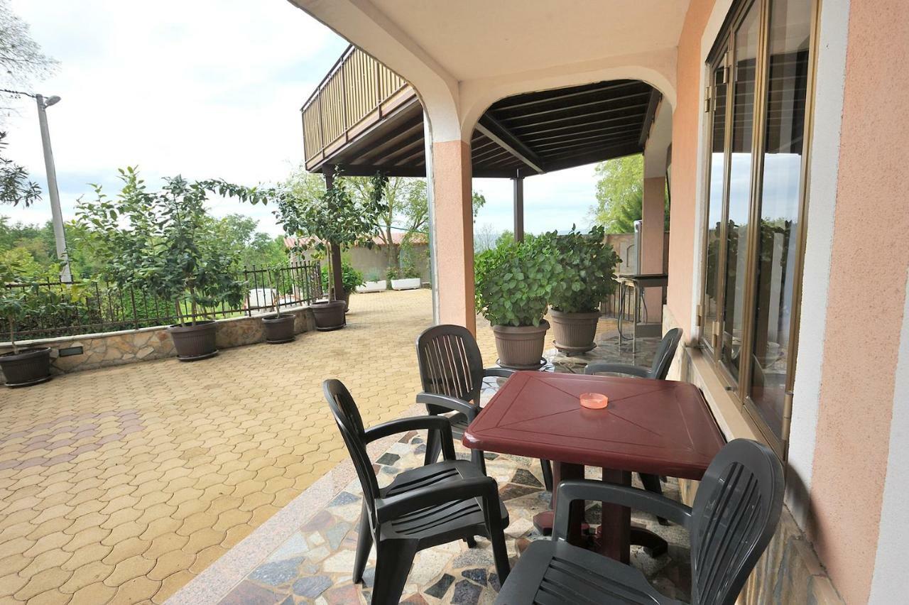 Villa Michelle Karojba Exteriér fotografie
