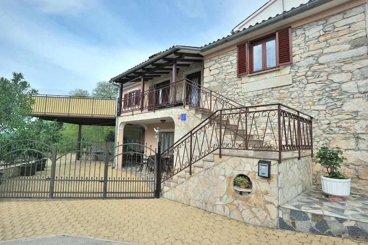 Villa Michelle Karojba Exteriér fotografie