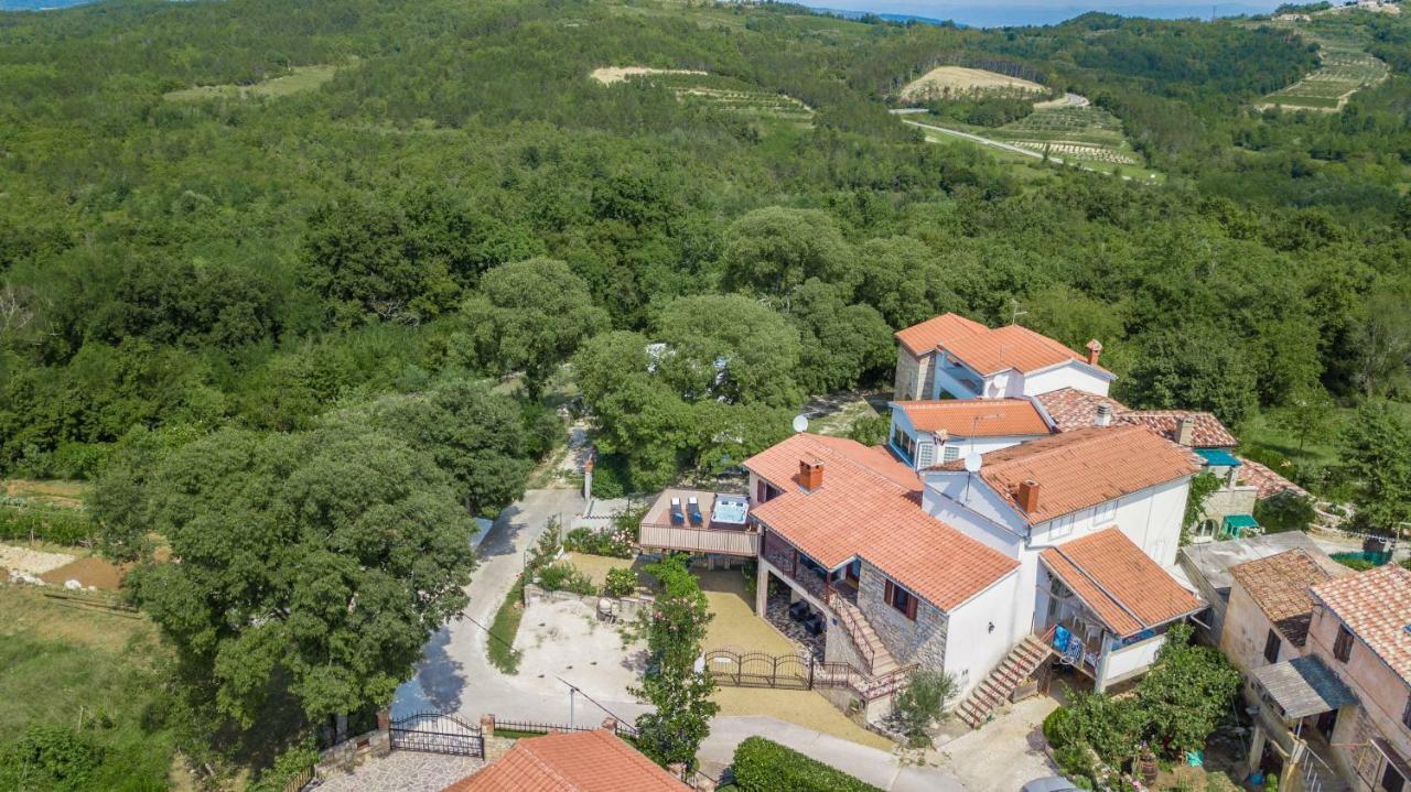 Villa Michelle Karojba Exteriér fotografie