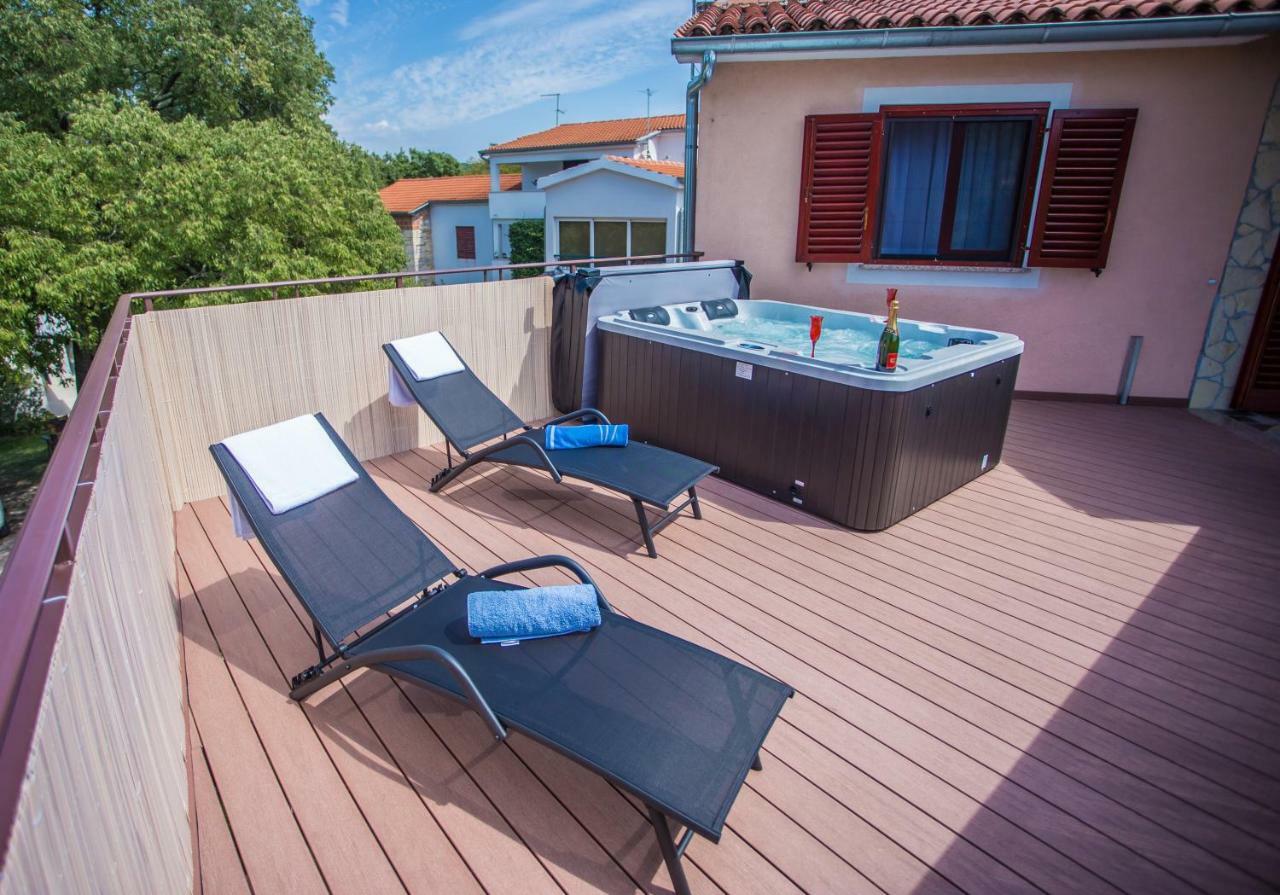 Villa Michelle Karojba Exteriér fotografie
