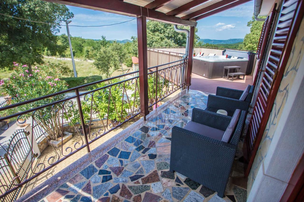 Villa Michelle Karojba Exteriér fotografie