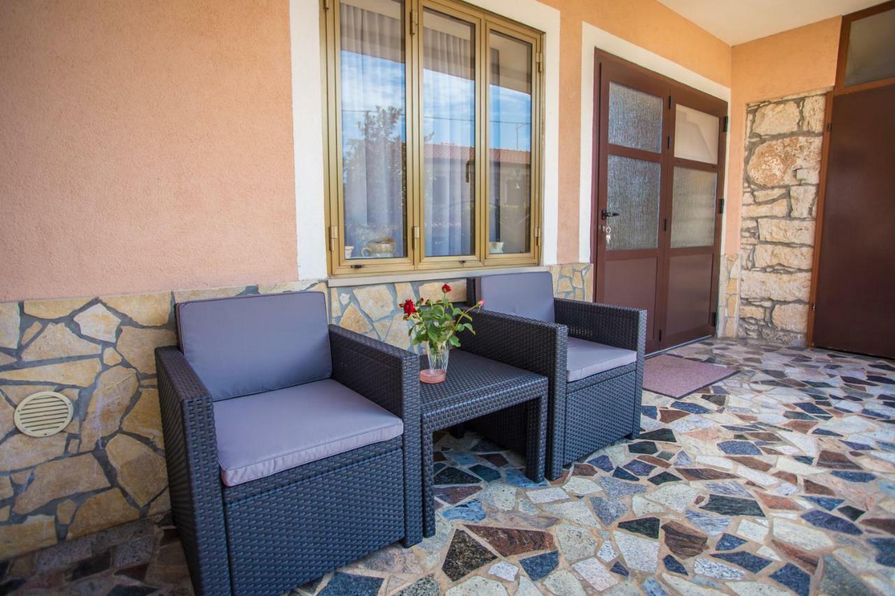 Villa Michelle Karojba Exteriér fotografie