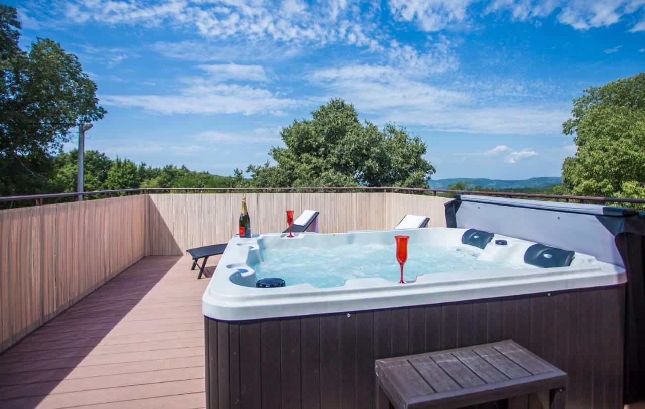 Villa Michelle Karojba Exteriér fotografie