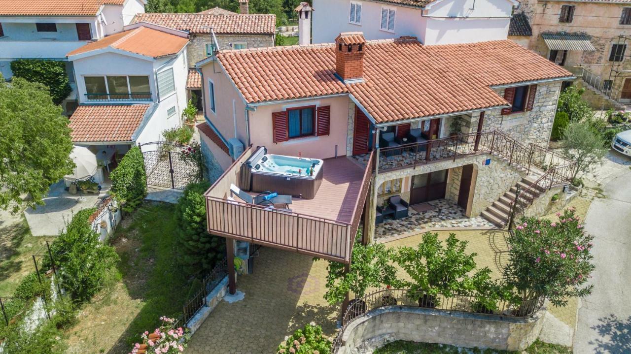 Villa Michelle Karojba Exteriér fotografie