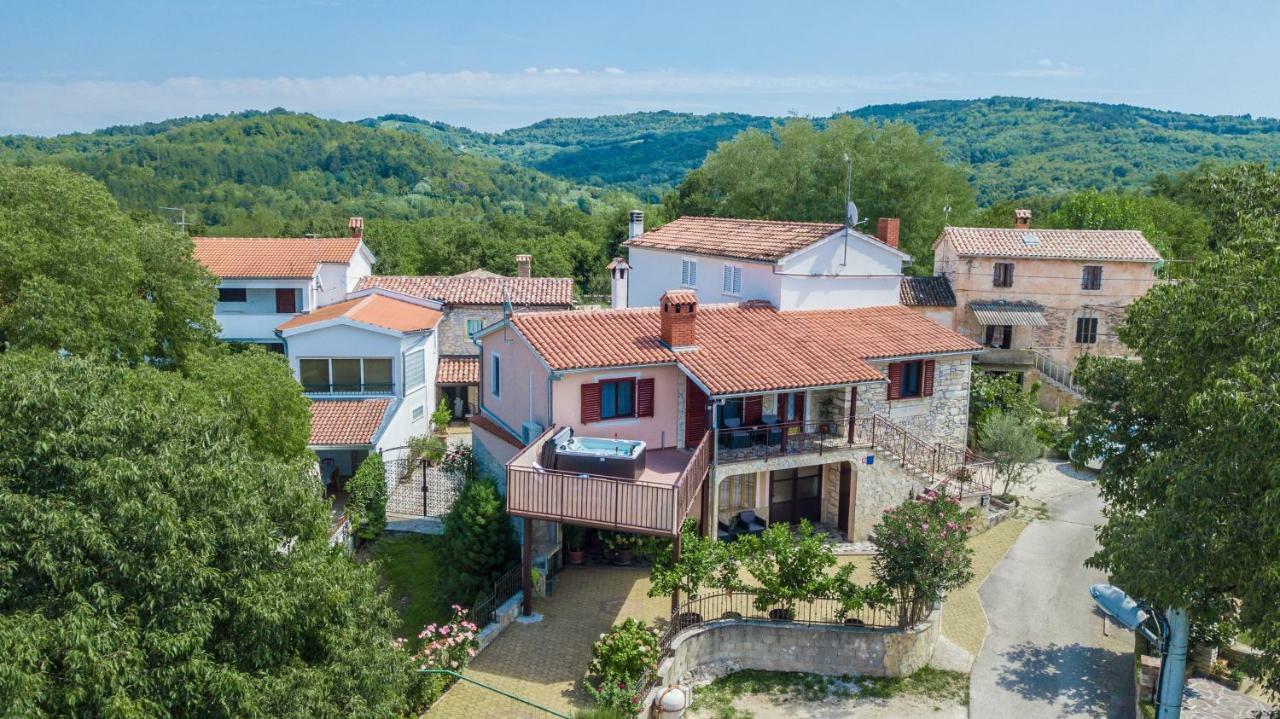 Villa Michelle Karojba Exteriér fotografie